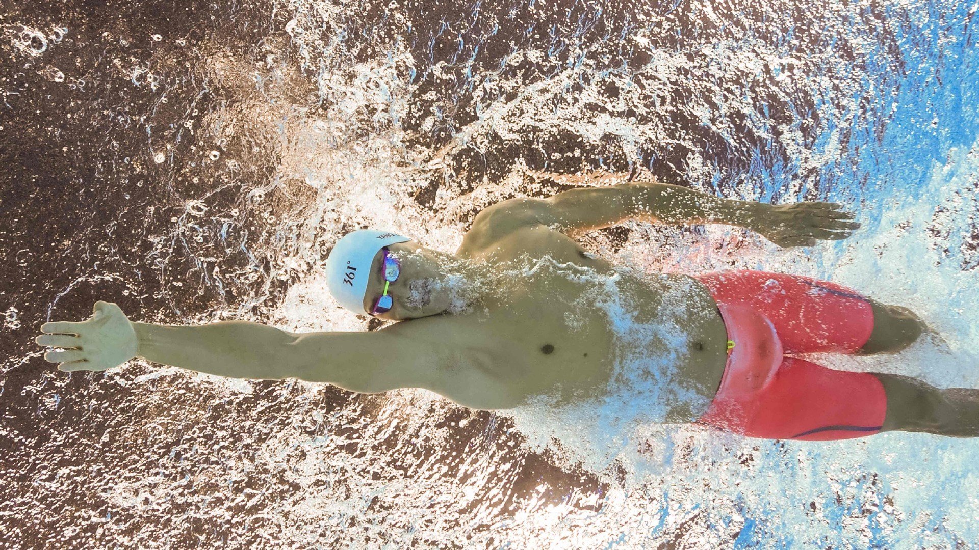 开云体育在线赛事直播-科贝特泳姿流畅展现蛙泳魅力，科贝特舰队