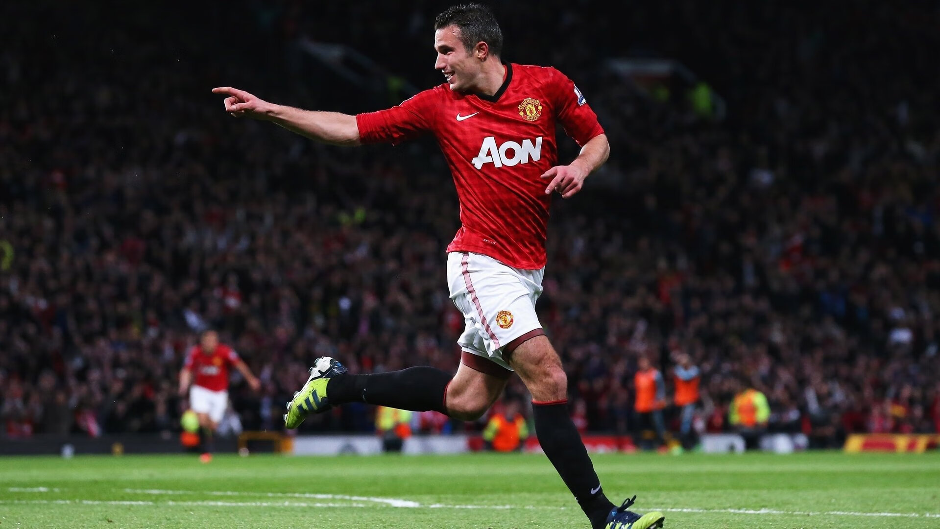 开云竞猜官网-球队战略调整：教练宣布新的战术方向，球员布置战术